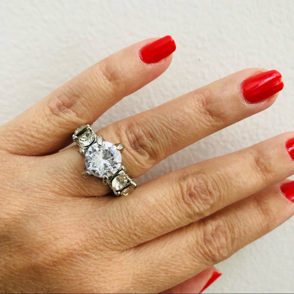 LAST ONE‼️ Silver White Sapphire Big Diamond Ring - Picture 14 of 16